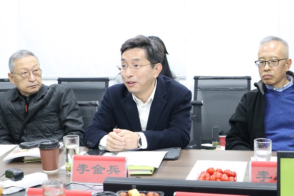 江北新區(qū)生命健康產(chǎn)業(yè)發(fā)展黨工委委員、管辦副主任李金兵
